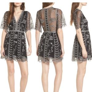 Socialite plunging lace dress small